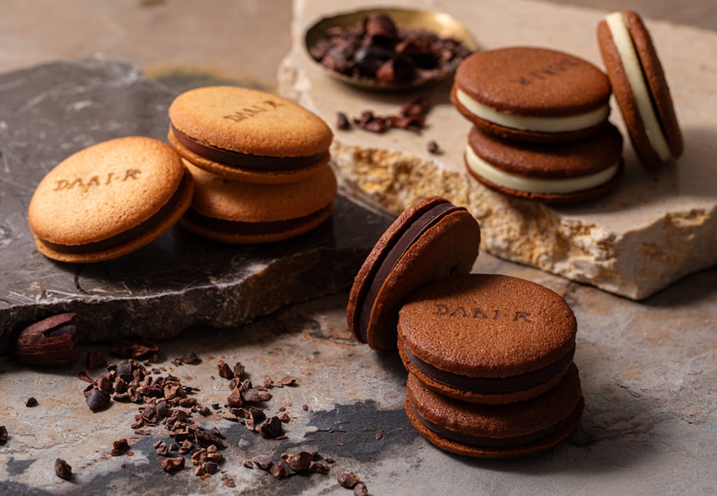 Contains 24 cacao sandwich cookies