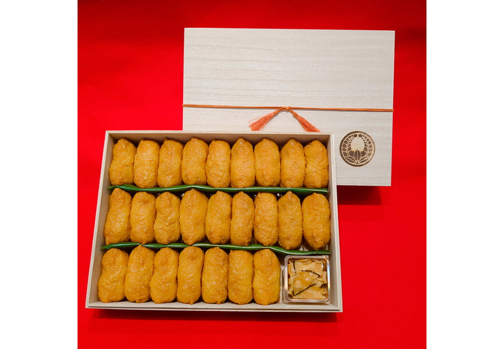 Special inari made in a high quality paulownia box, 25 pieces