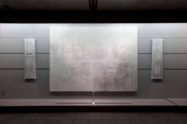 Kuroiwa, Masamichi | Serial No.R2FBB45905Y, 2012, 1940×2606mm, Panel, Oil, Ink Serial No.AA183378T, 2013, 1200×300mm, Panel, Coarse cotton cloth, Gesso, Oil, Oil-lamp soot ink Serial No.PD755130T, 2013, 1200×300mm, Panel, Coarse cotton cloth, Gesso, Oil, Oil-lamp soot ink Focus, 2013, 2040×340×640mm, Aluminum Square Pipe, Gesso, Oil, Oil-lamp soot ink