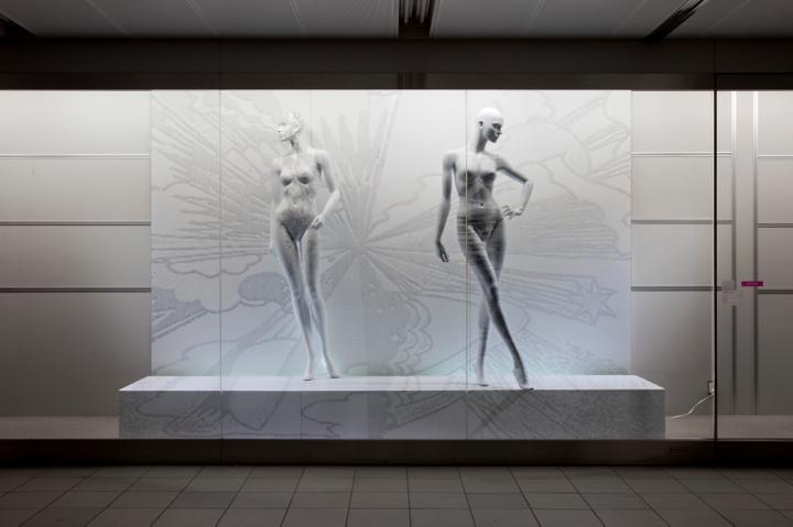 Yamato, Mio | void of edge city, 2013, Variable Sized, Shop window stage, Mannequin, Fluorescent Lamp, Pencil