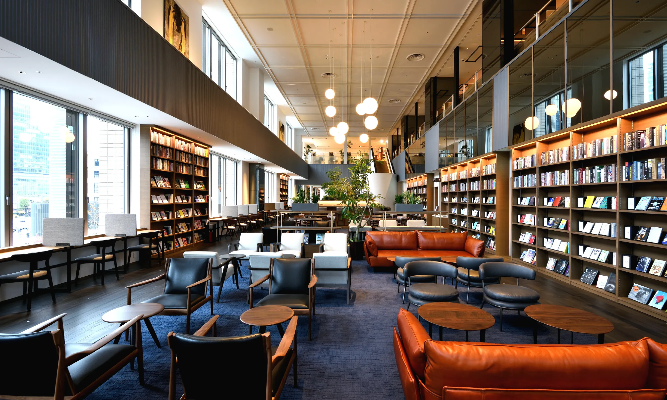 TSUTAYA BOOKSTORE MARUNOUCHI／丸ビル 3F