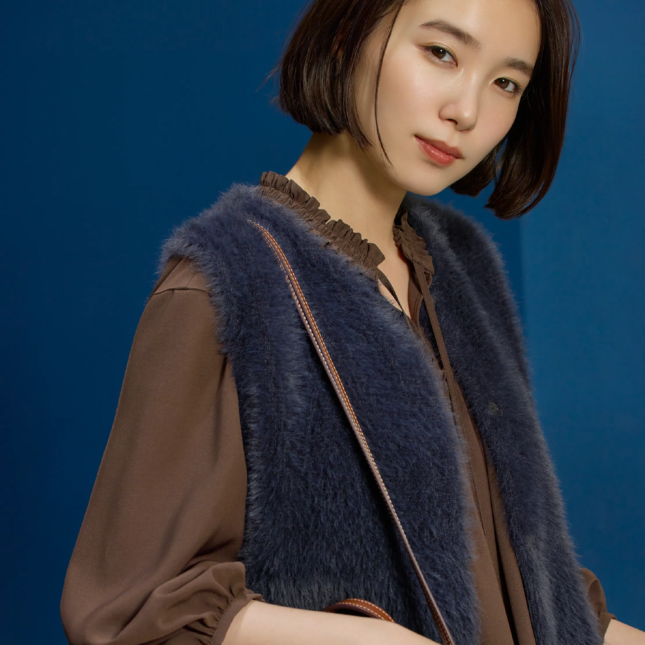 20℃以下の日は、装いに深みを。秋冬素材の主役服
