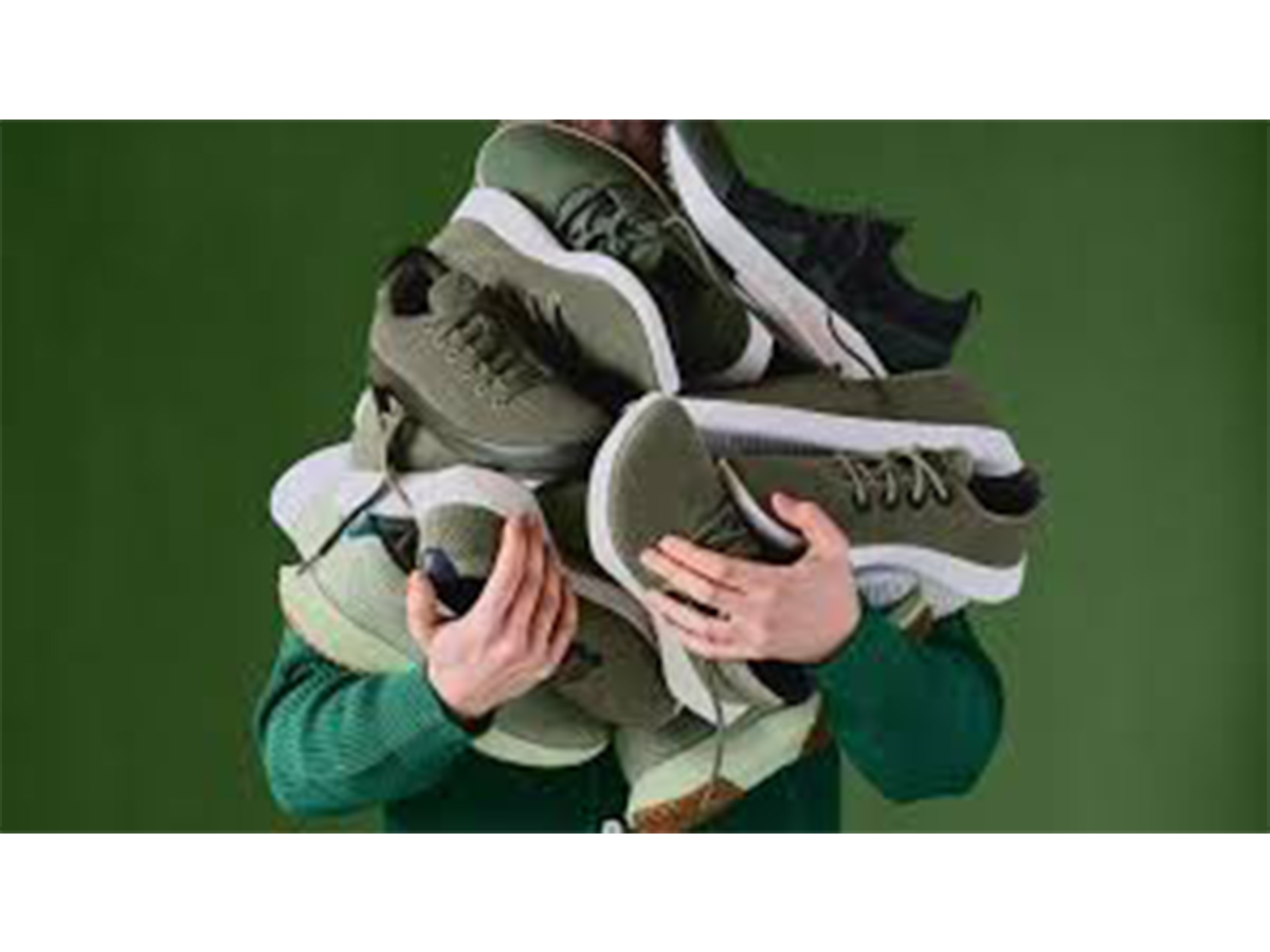 Allbirds 丸の内　リサイクル or アップサイクルでできている商品