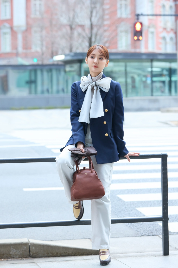 打造出春天印象的華麗罩衫