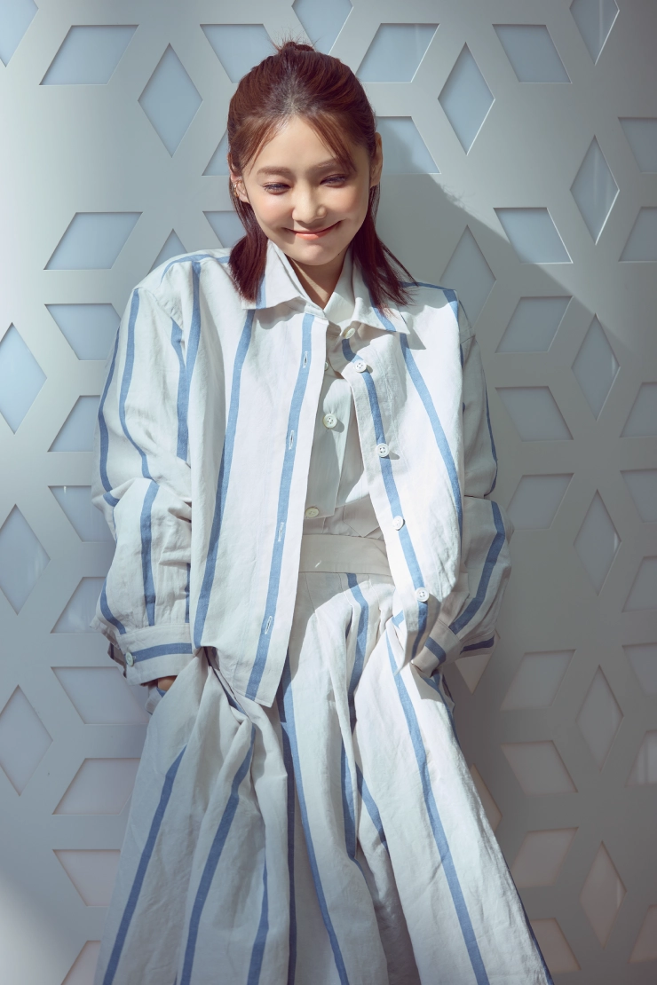 打造出春天印象的華麗罩衫