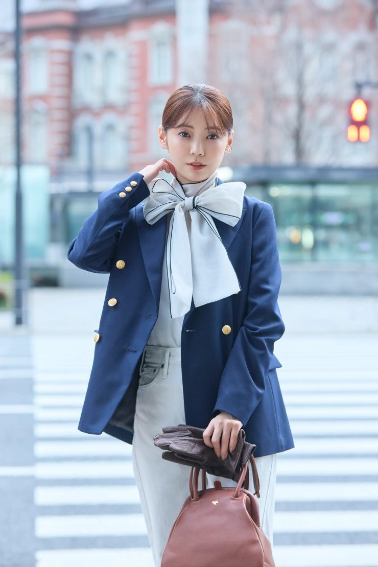 打造出春天印象的華麗罩衫