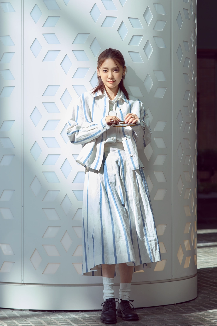 打造出春天印象的華麗罩衫