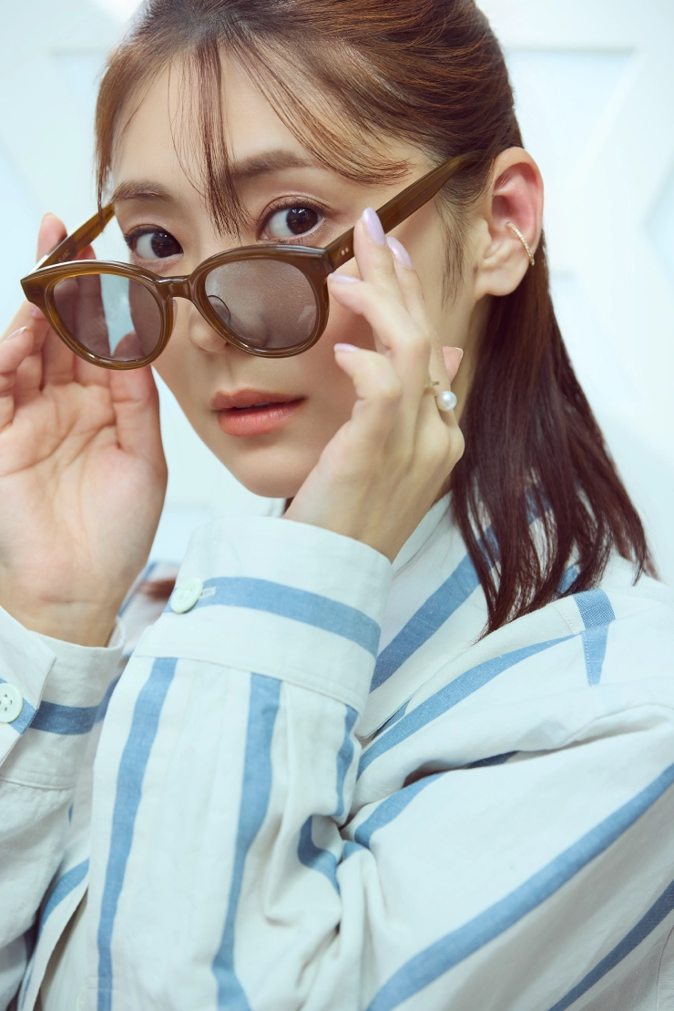 打造出春天印象的華麗罩衫